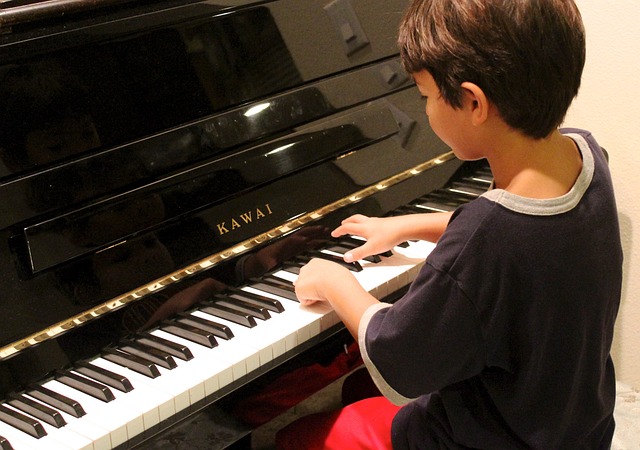 Commencer la musique : pourquoi choisir le piano pour débuter